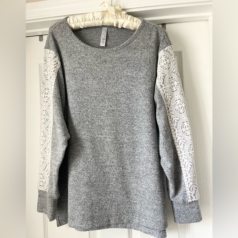 Flora Nikkrooz Soft Top with Lace on Sleeves XL